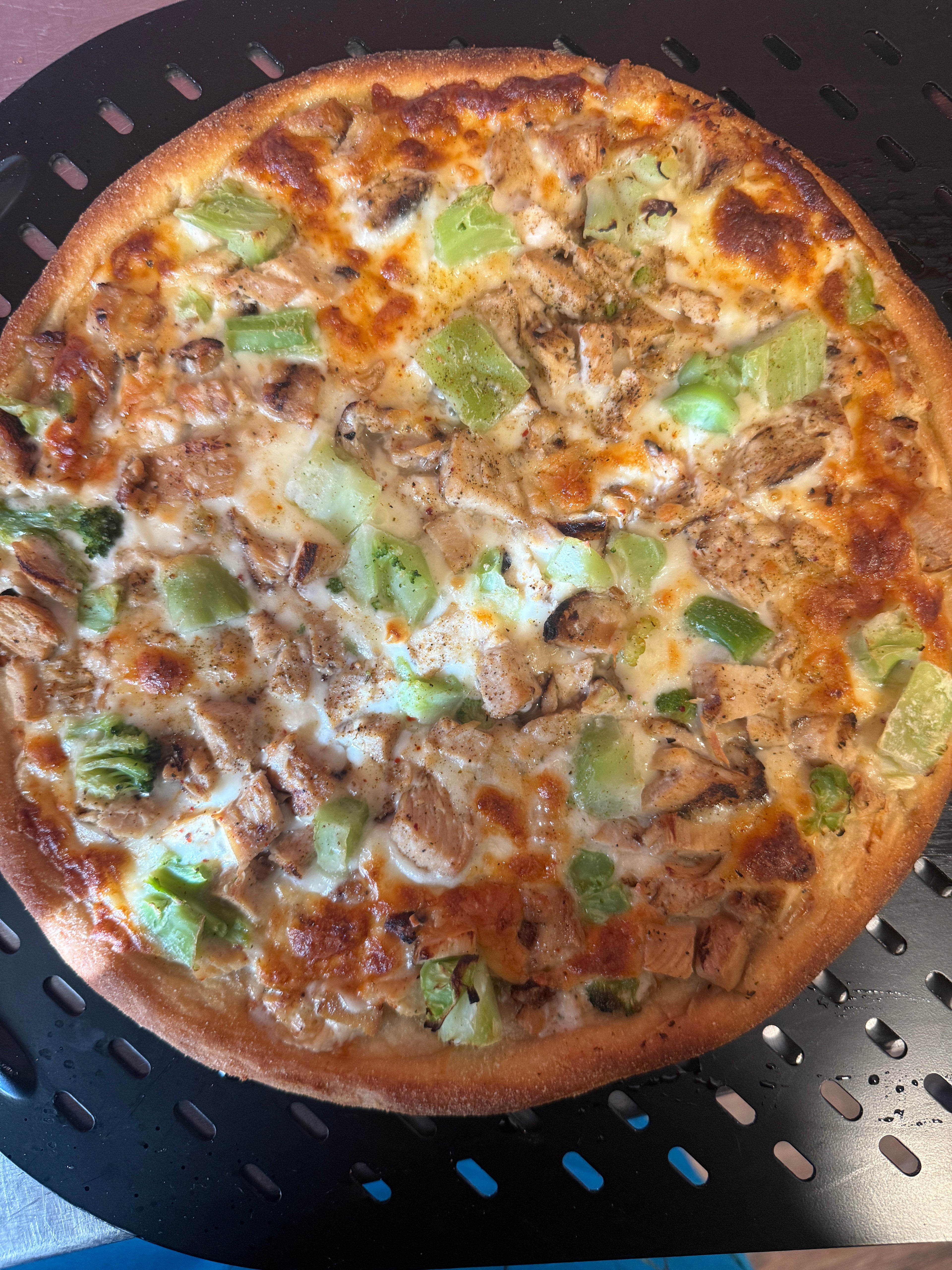 Chicken Alfredo pizza(12in take and bake)